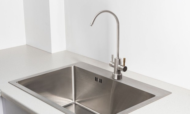 櫥下型飲水機有哪些優缺點？使用前必看4大評估＆推薦機型整理