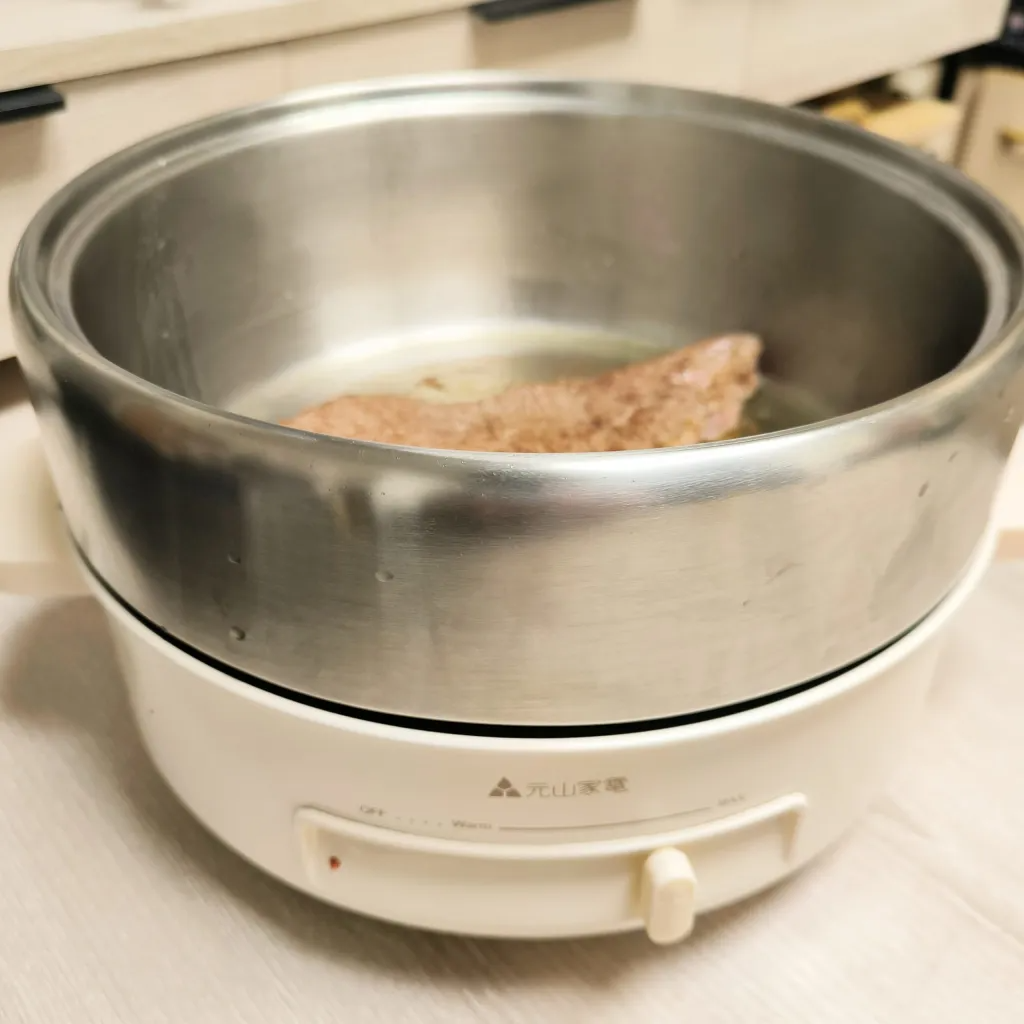 家電開鍋|元山家電享食電熱鍋,蒸煮煎燉樣樣行,多功能電熱鍋開箱,團聚火鍋、獨享牛排、早午餐,能插電就能用!